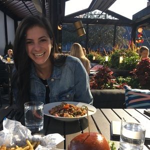 Meet your Posher, Corina